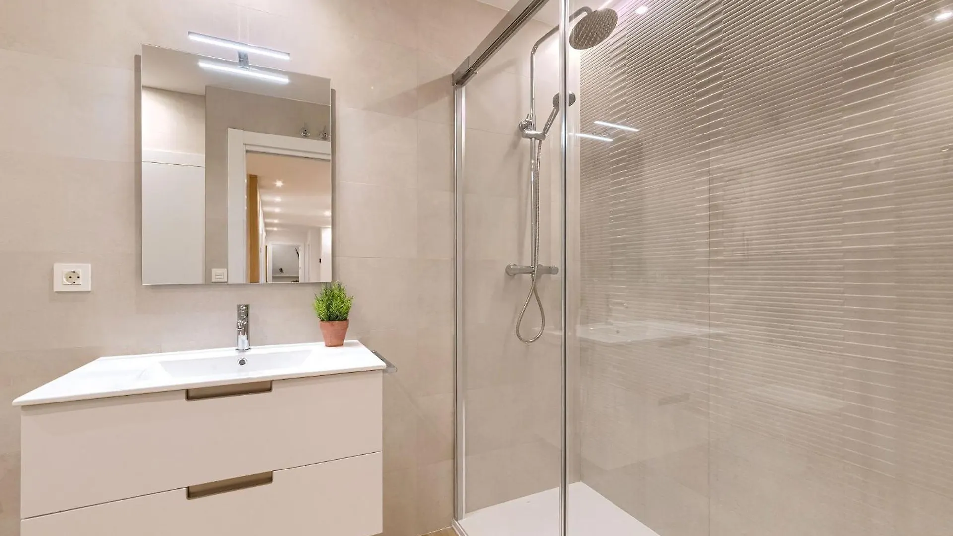 Estilo Y Comodidad Junto Al Hospital Y Central Bus Bilbao Apartment